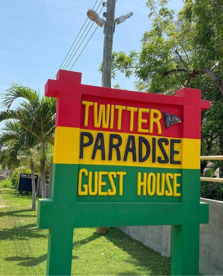 Twitter Paradise Ampeni Exteriör bild